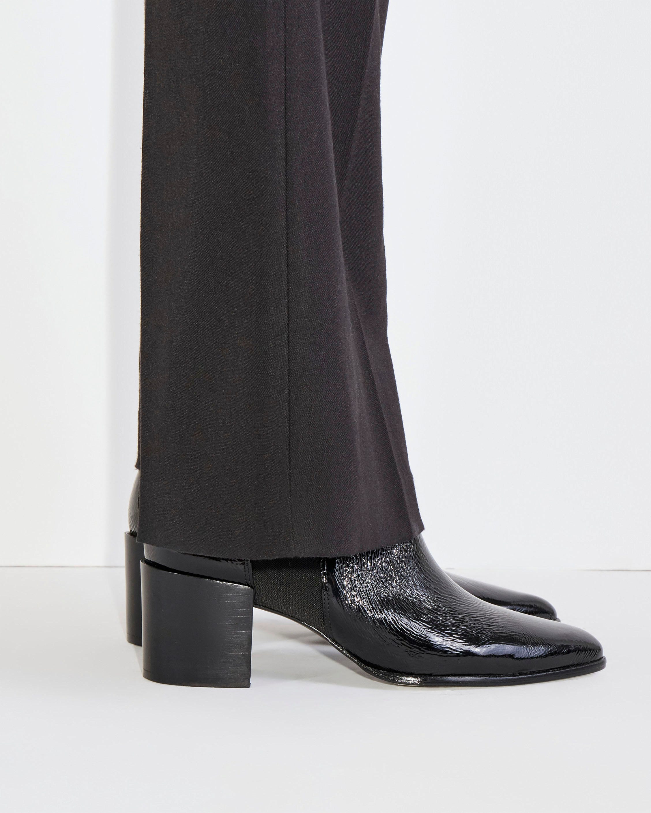 Bota caña baja June en cuero gloss