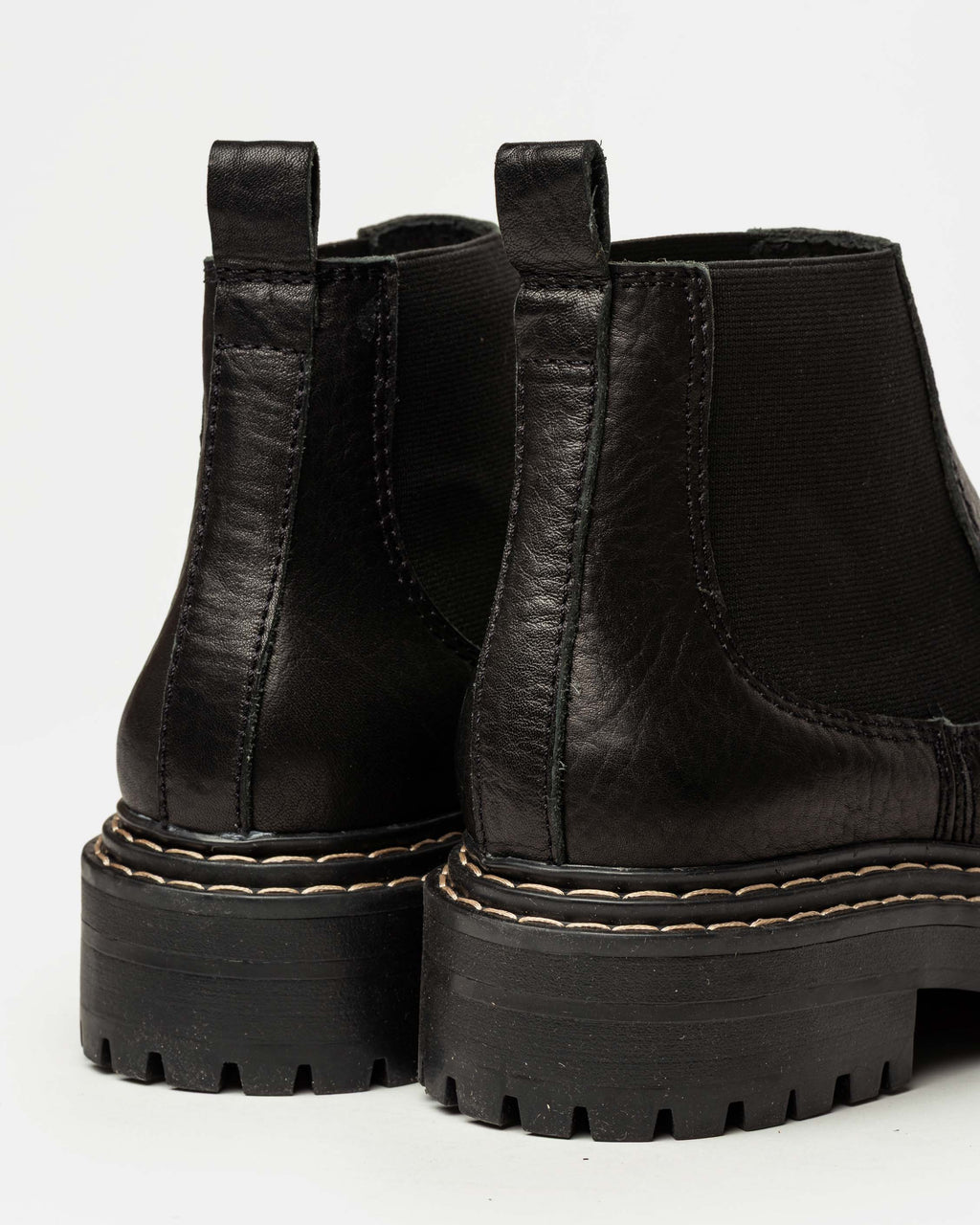 Bota caña media Liverpool en cuero graneado
