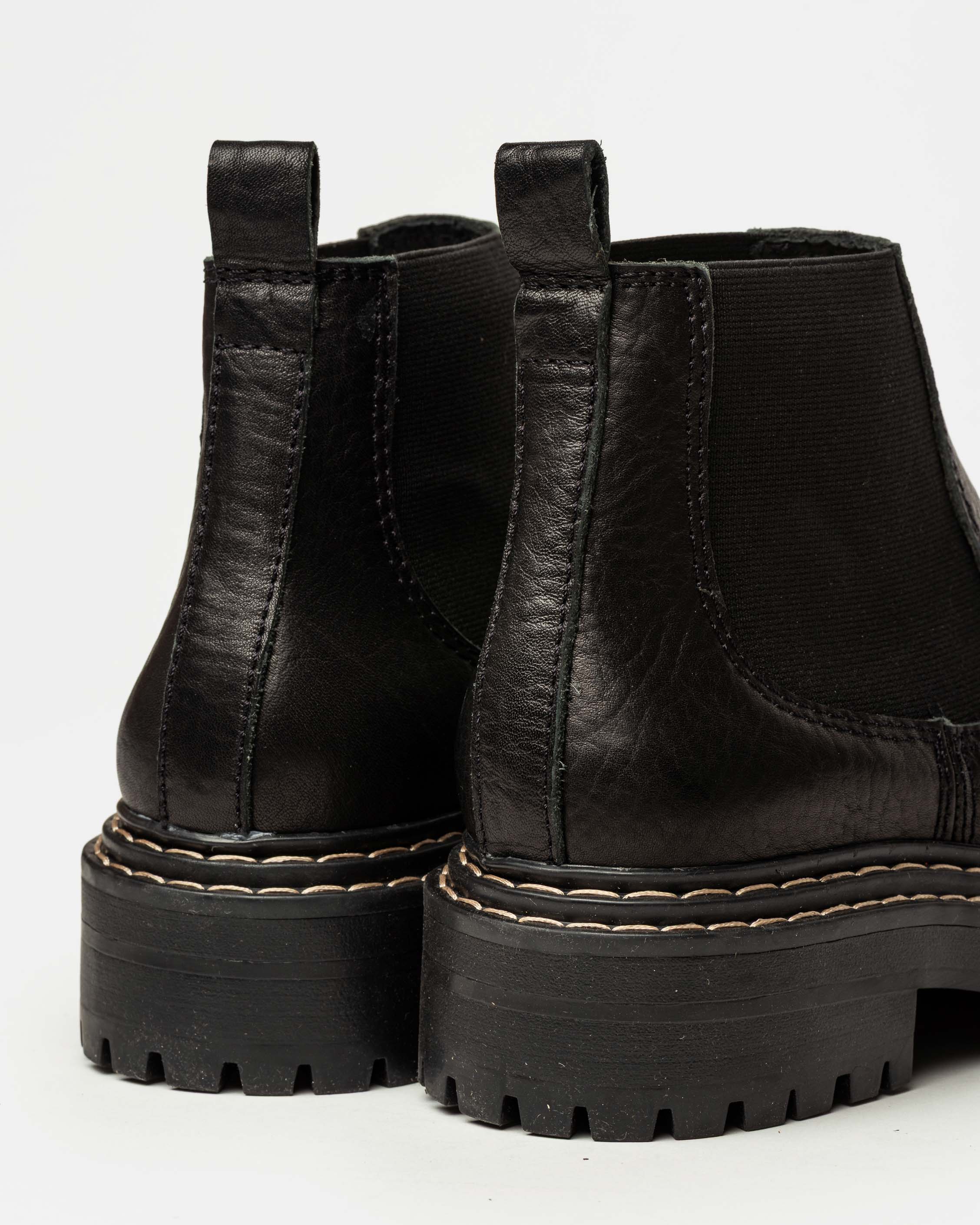 Bota caña media Liverpool en cuero graneado