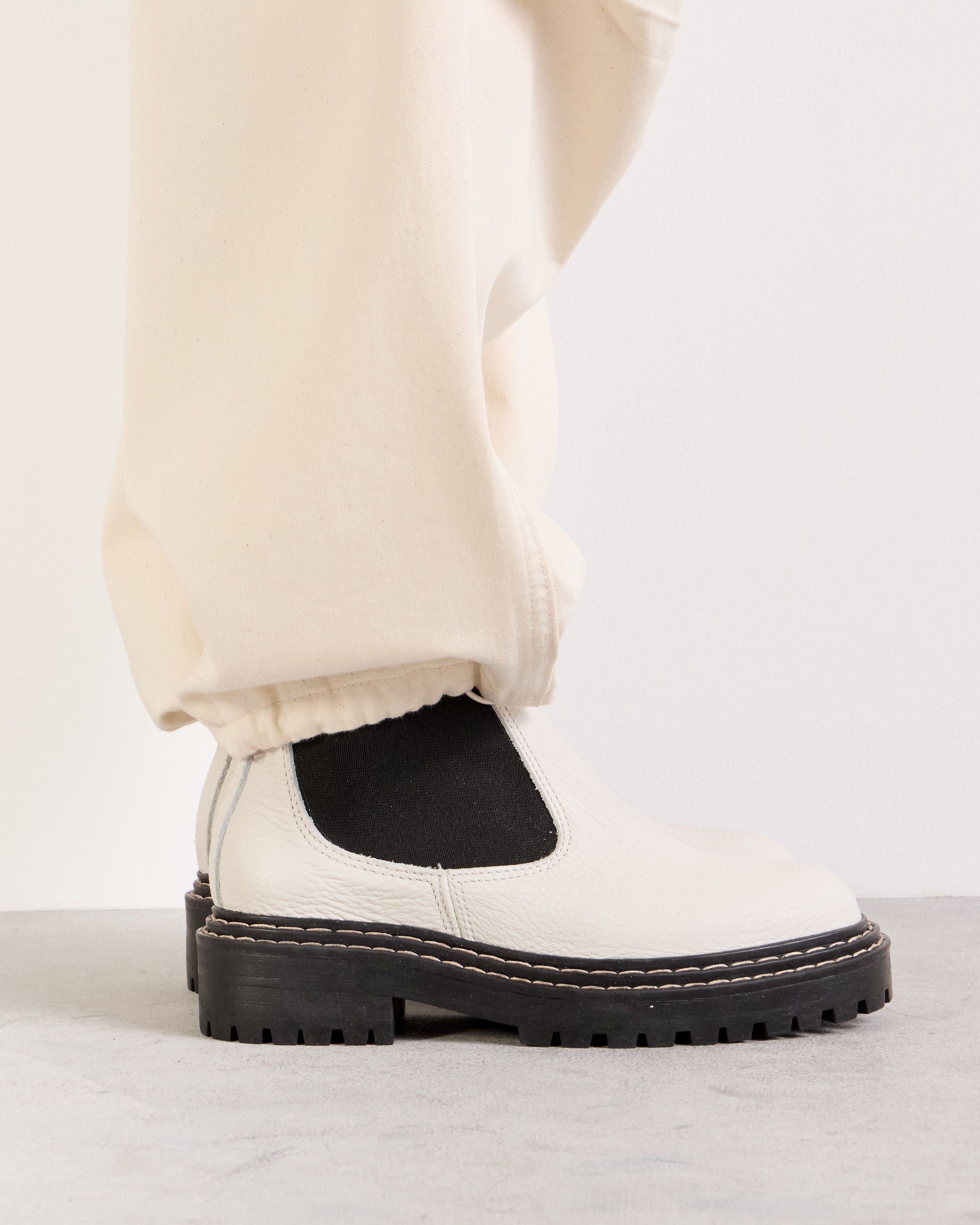 Bota caña media Liverpool en cuero graneado
