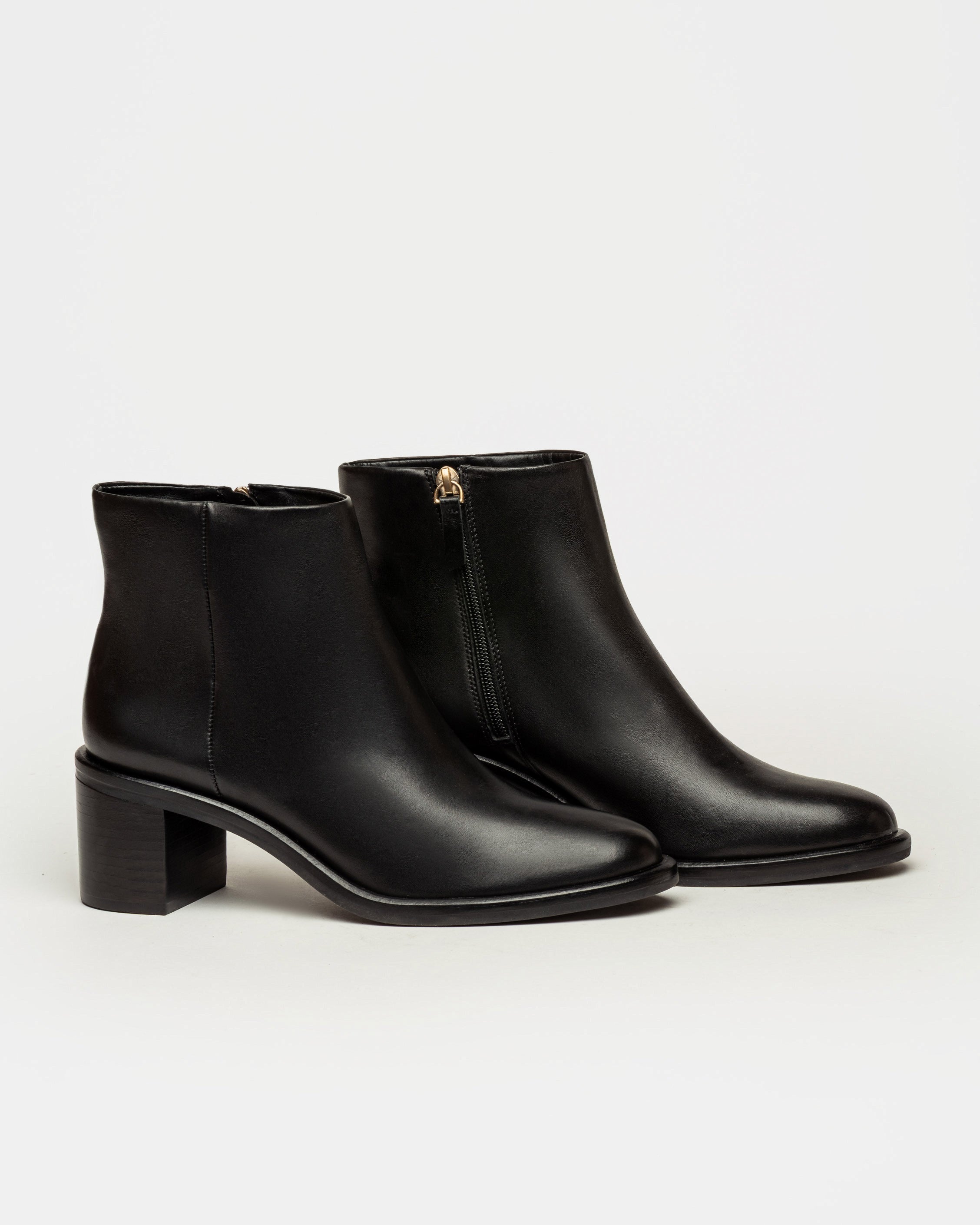 Bota caña baja Simone en cuero liso