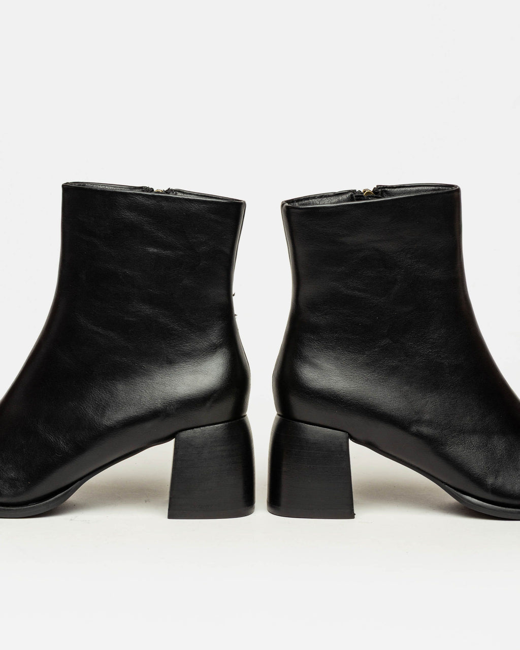 Bota caña media Lucien en efecto cuero