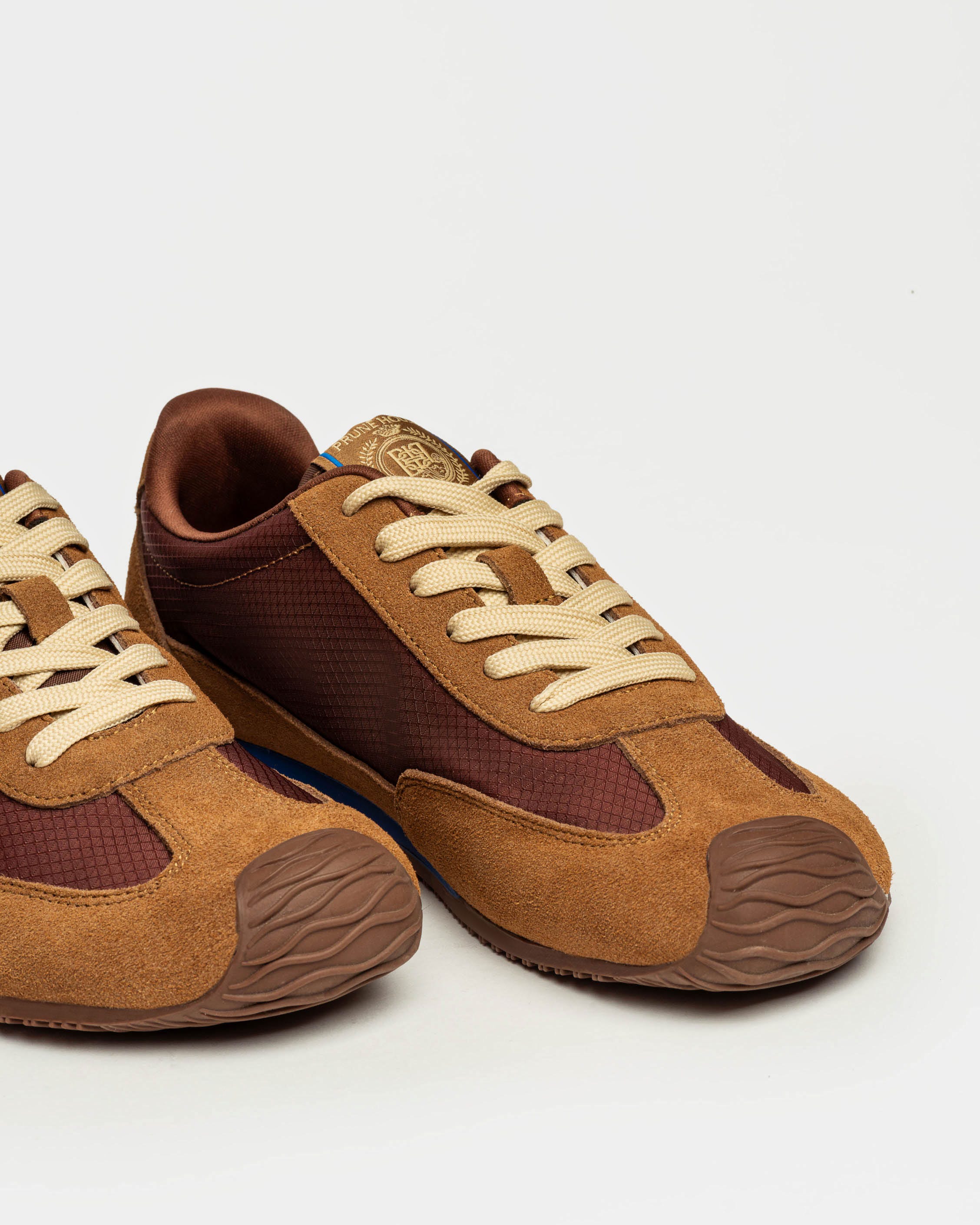 Sneaker Row en cuero y textil