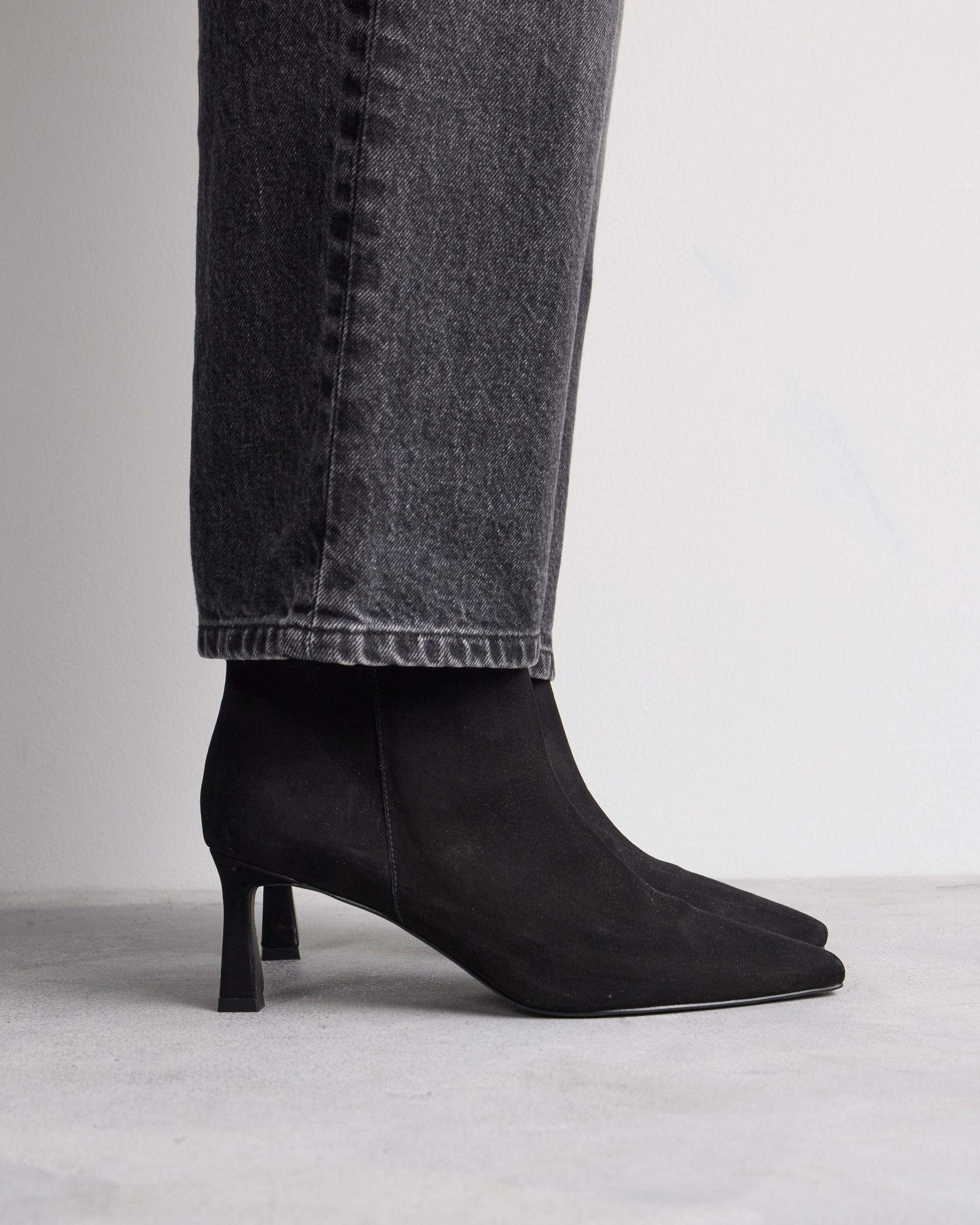 Bota caña media Whitney en cuero nobuk