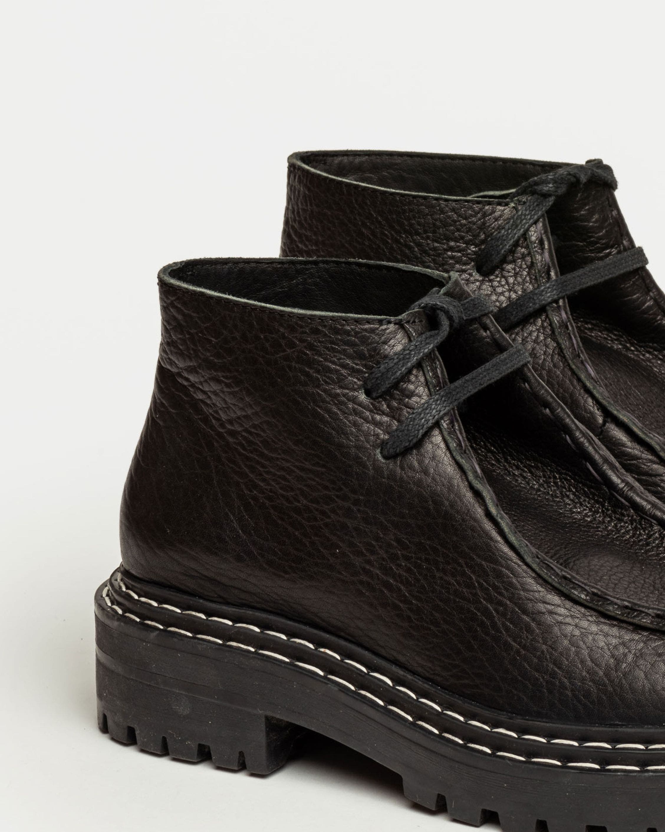 Borcego James en cuero graneado