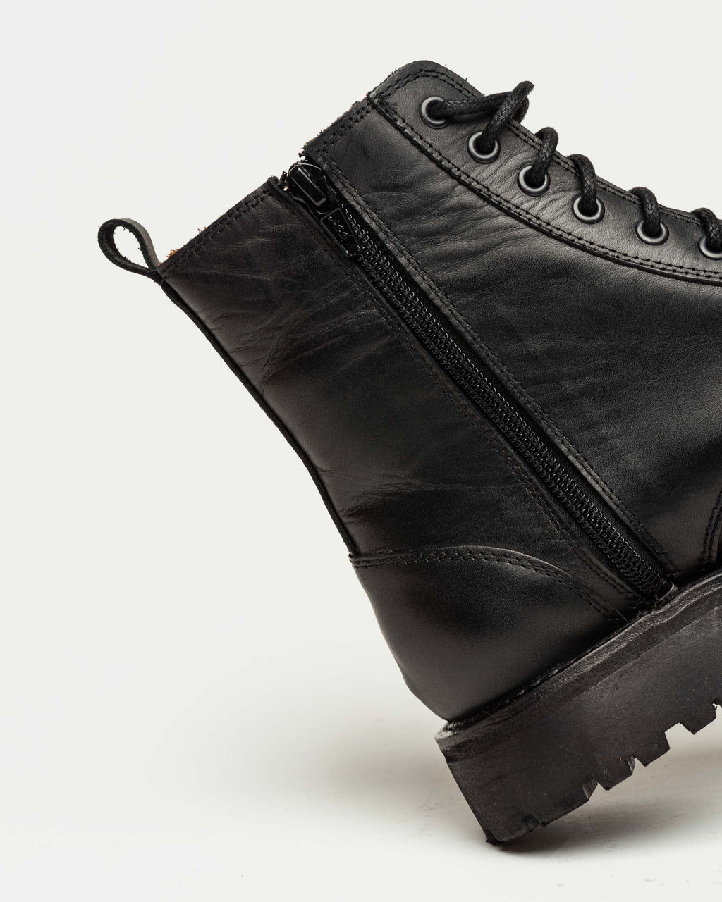 Borcego New harvey en cuero liso